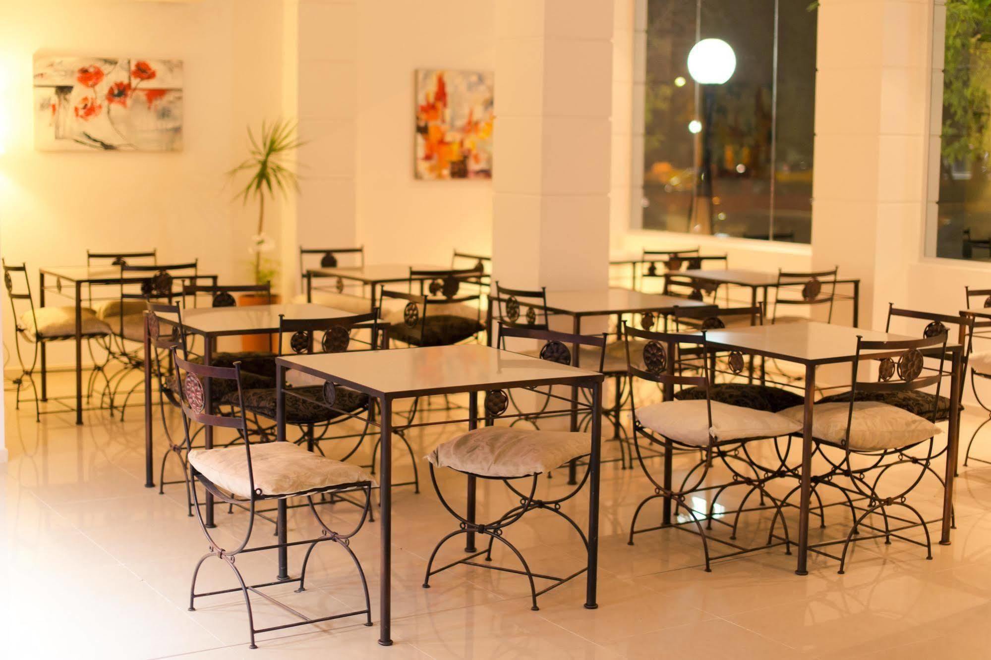 Lavalle Hotel 3*
